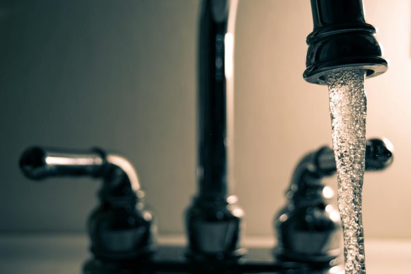 Le guide ultime pour choisir le meilleur filtre à eau sous évier